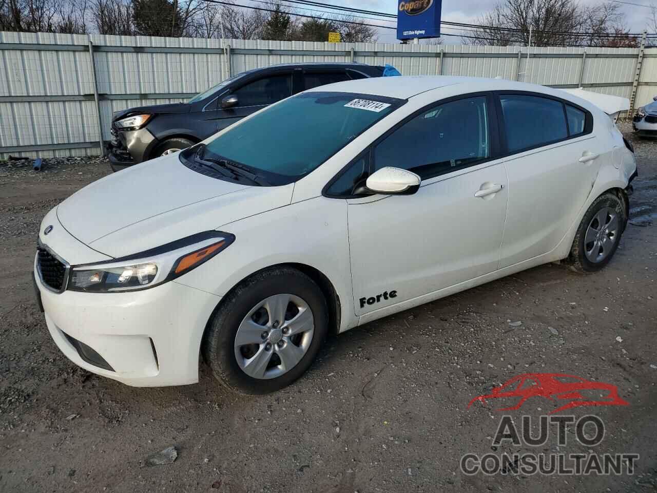 KIA FORTE 2018 - 3KPFK4A74JE180969