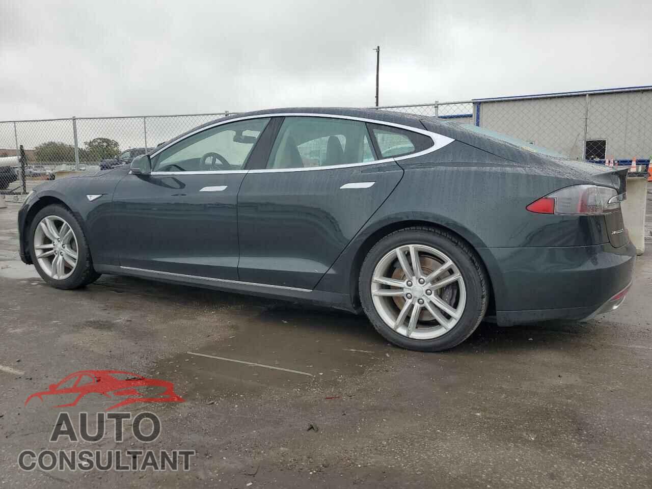 TESLA MODEL S 2013 - 5YJSA1DN6DFP21044