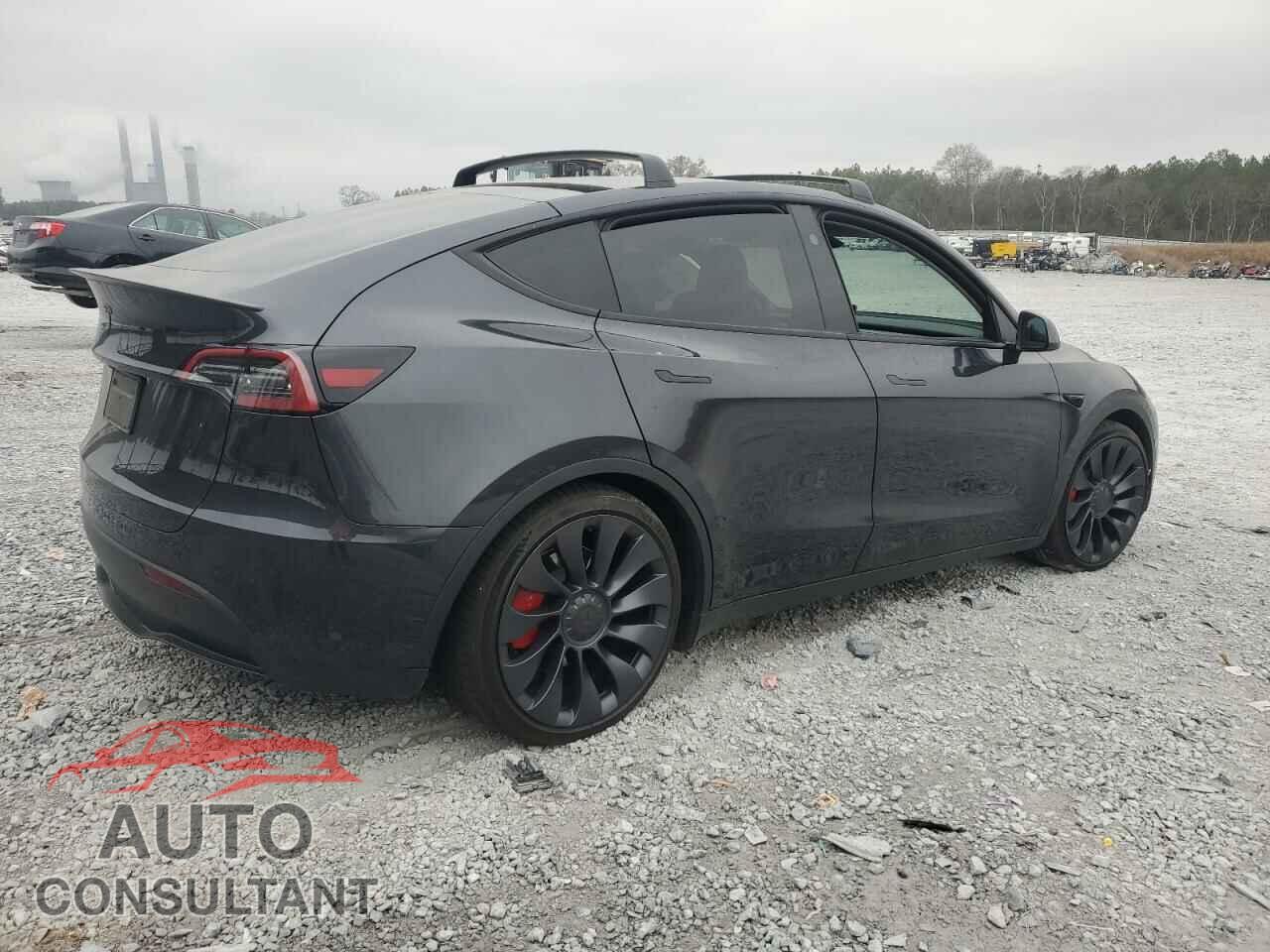 TESLA MODEL Y 2024 - 7SAYGDEF3RF020523
