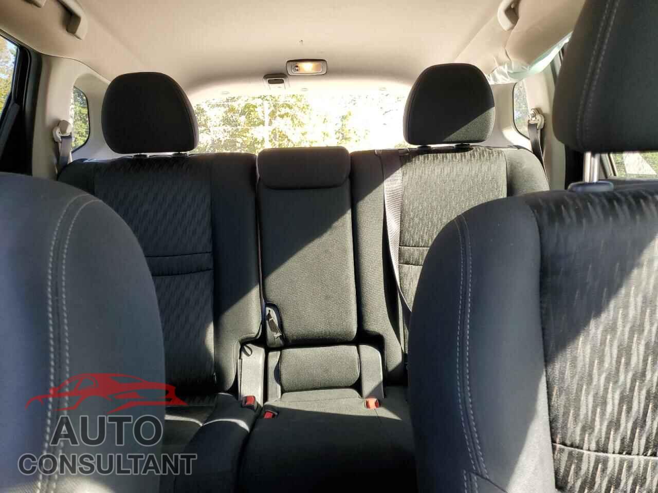 NISSAN ROGUE 2017 - KNMAT2MV0HP609170