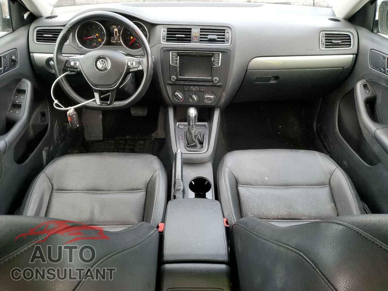VOLKSWAGEN JETTA 2017 - 3VWDB7AJ9HM372969