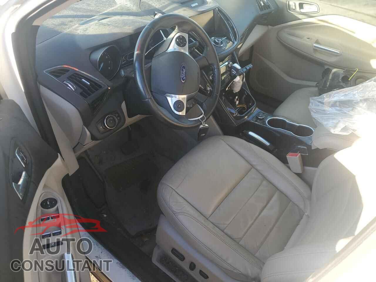 FORD ESCAPE 2015 - 1FMCU9J99FUA02085