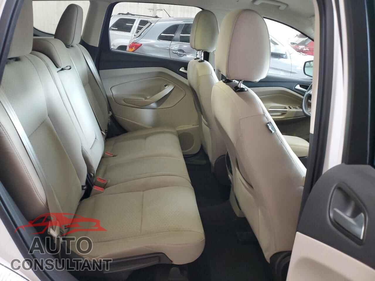 FORD ESCAPE 2017 - 1FMCU9G98HUA62868