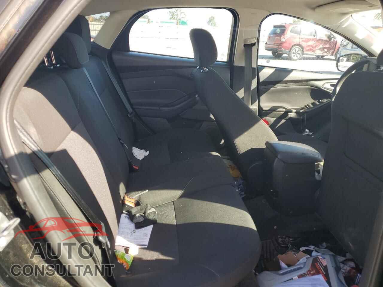 FORD FOCUS 2018 - 1FADP3K2XJL281548