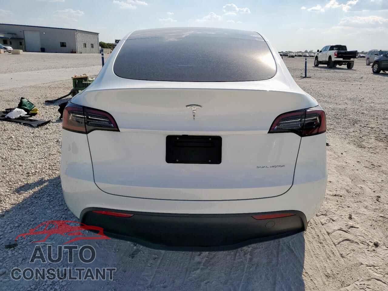 TESLA MODEL Y 2024 - 7SAYGDEE5RF210654