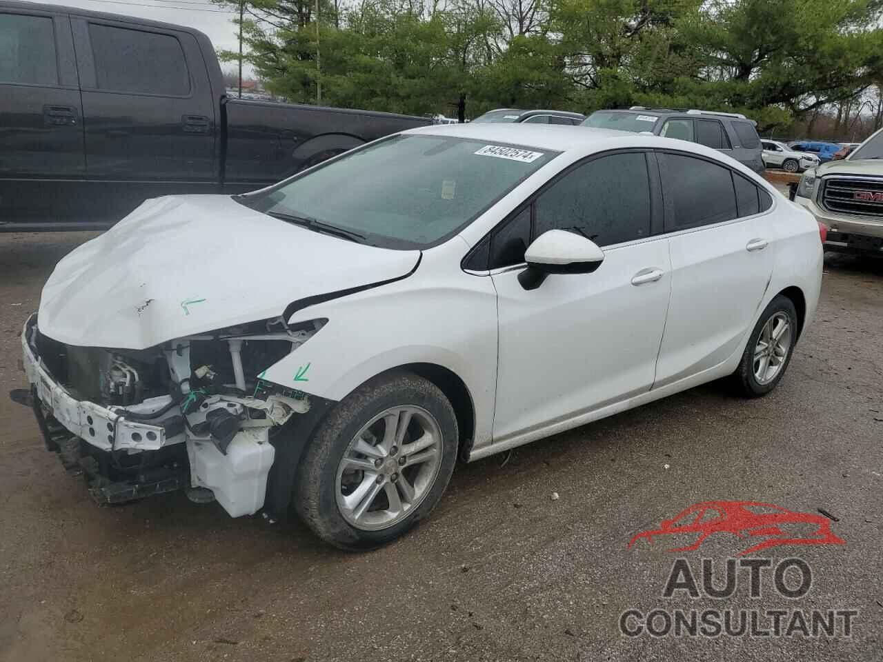 CHEVROLET CRUZE 2018 - 1G1BE5SM7J7166945