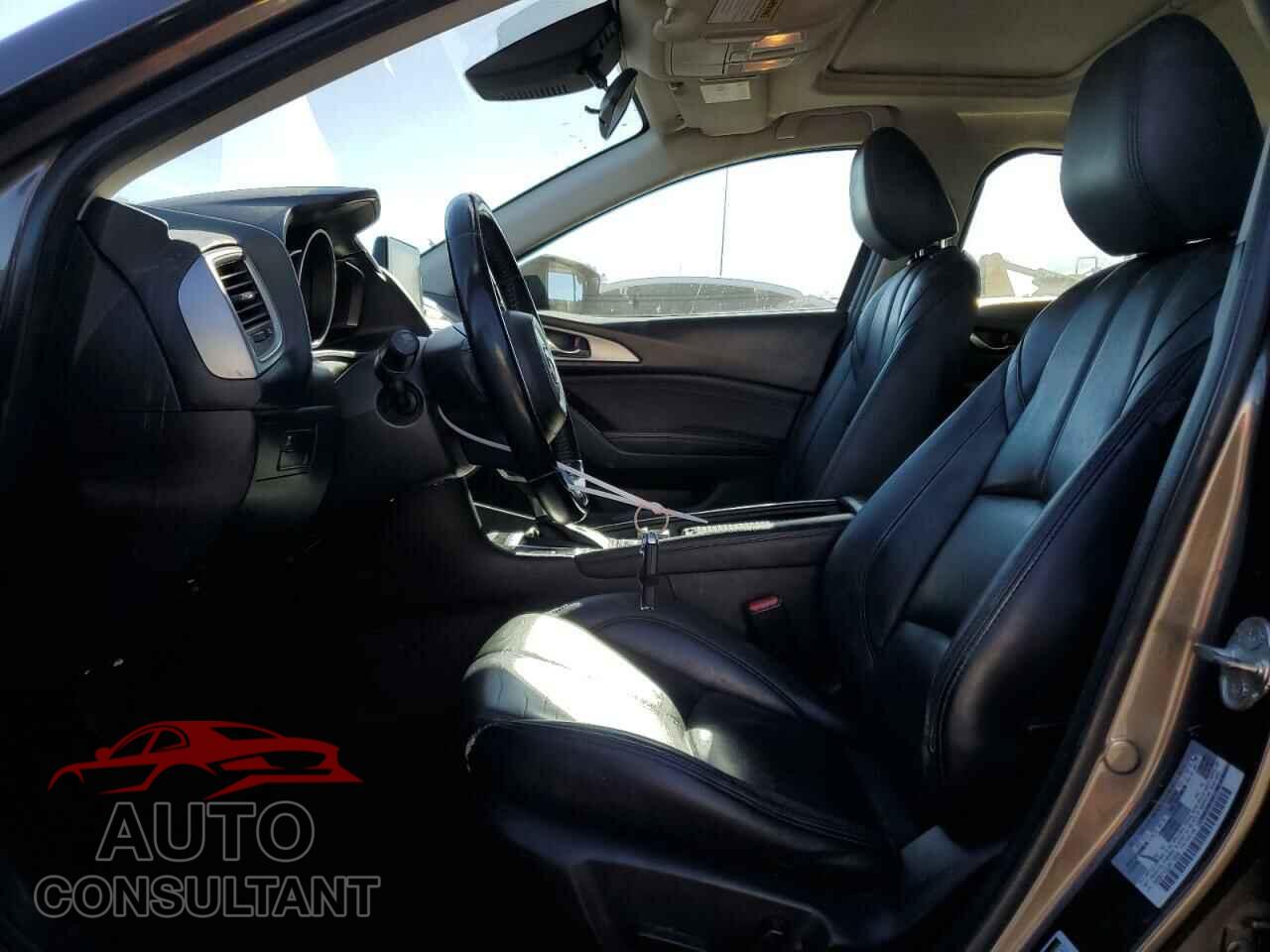 MAZDA 3 2018 - 3MZBN1V32JM178555