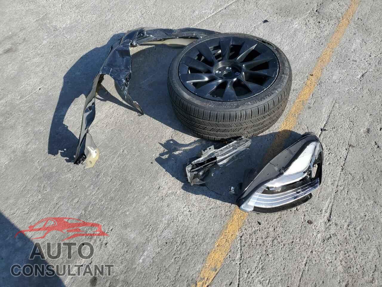 TESLA MODEL Y 2021 - 5YJYGDEE1MF095377