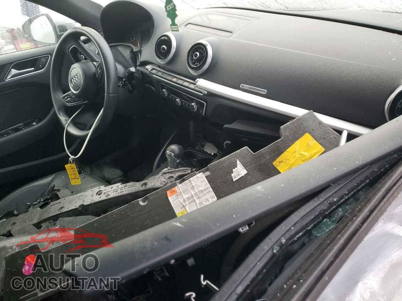 AUDI A3 2019 - WAUAUGFF7KA113970
