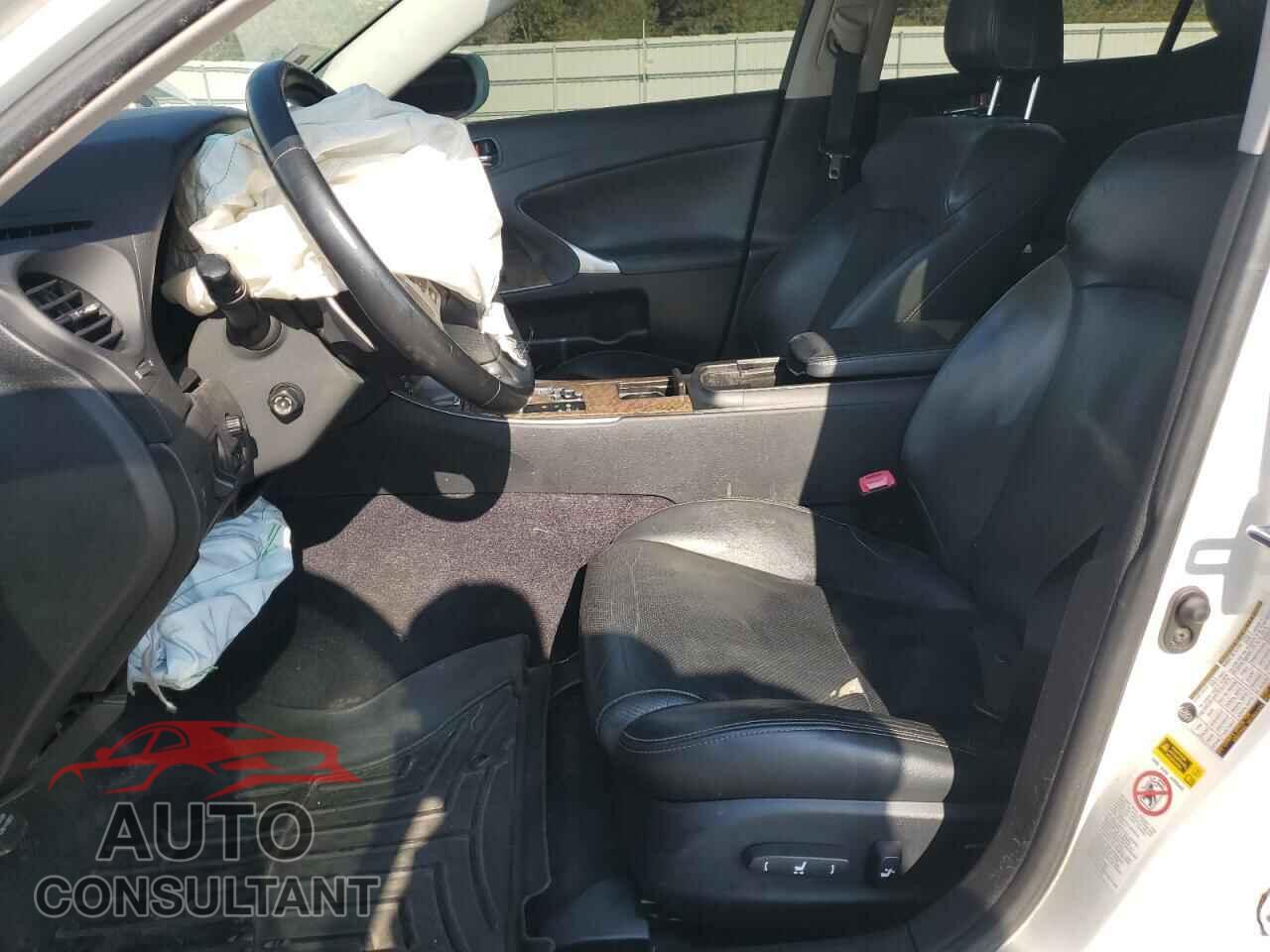 LEXUS IS 2011 - JTHCF5C29B5048588