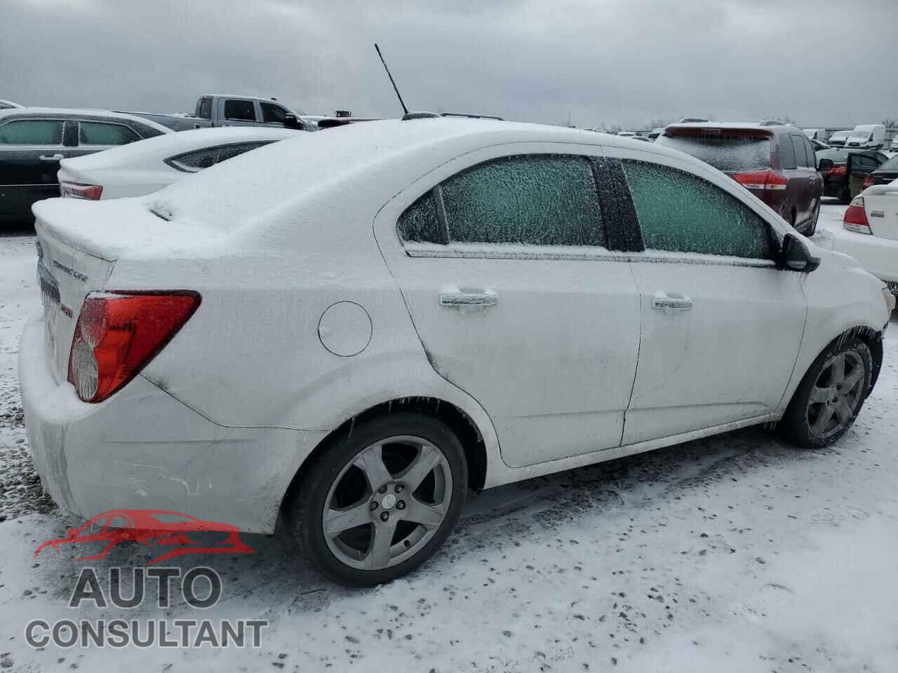 CHEVROLET SONIC 2015 - 1G1JE5SB5F4199039