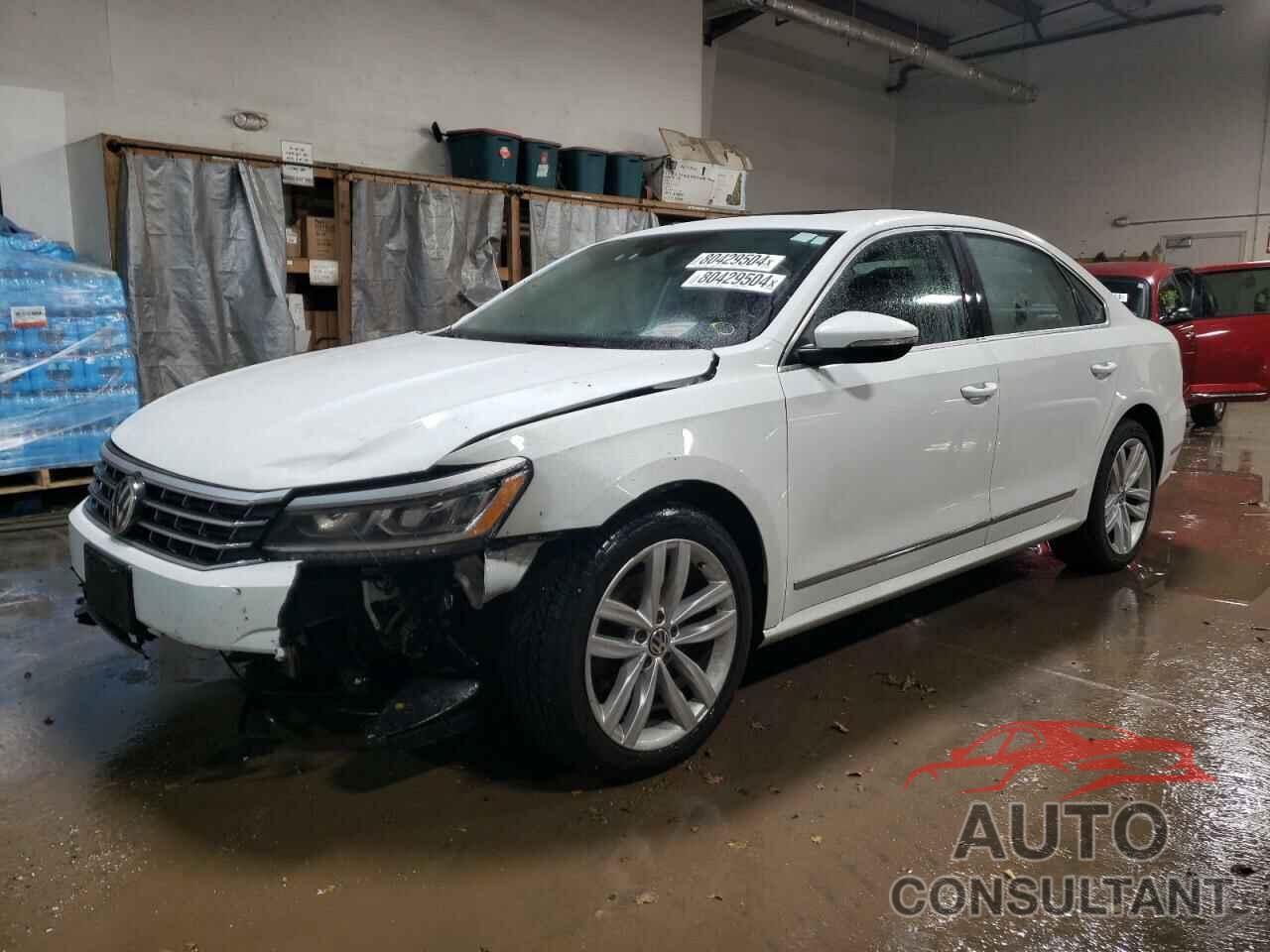 VOLKSWAGEN PASSAT 2018 - 1VWCA7A30JC011332