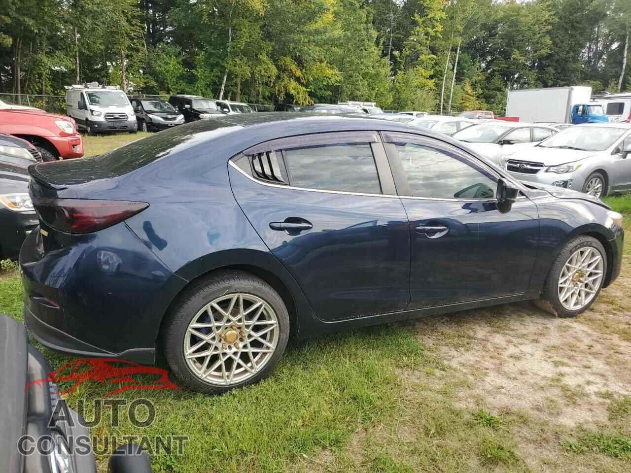 MAZDA 3 2018 - 3MZBN1V30JM178683