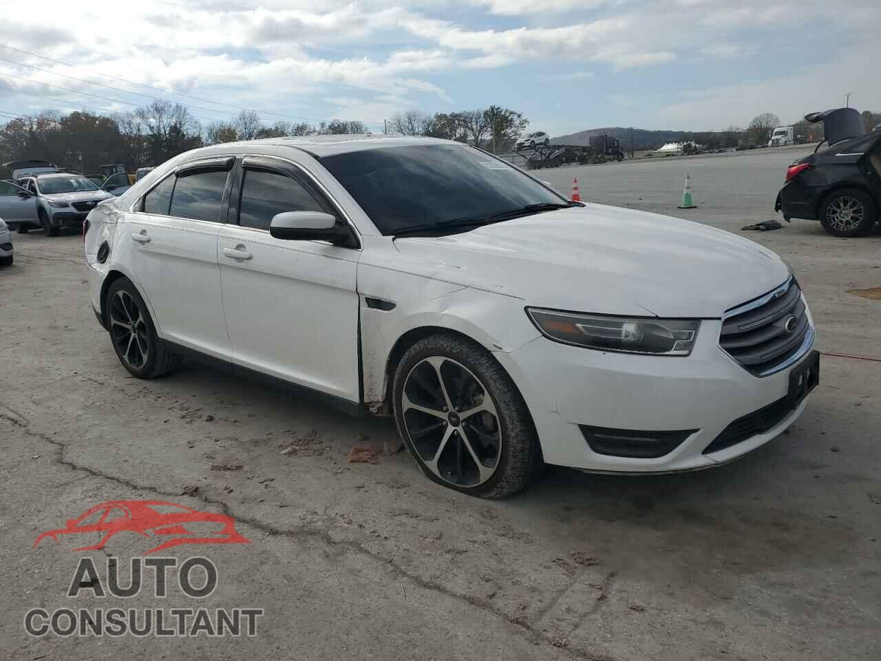 FORD TAURUS 2015 - 1FAHP2E82FG123670