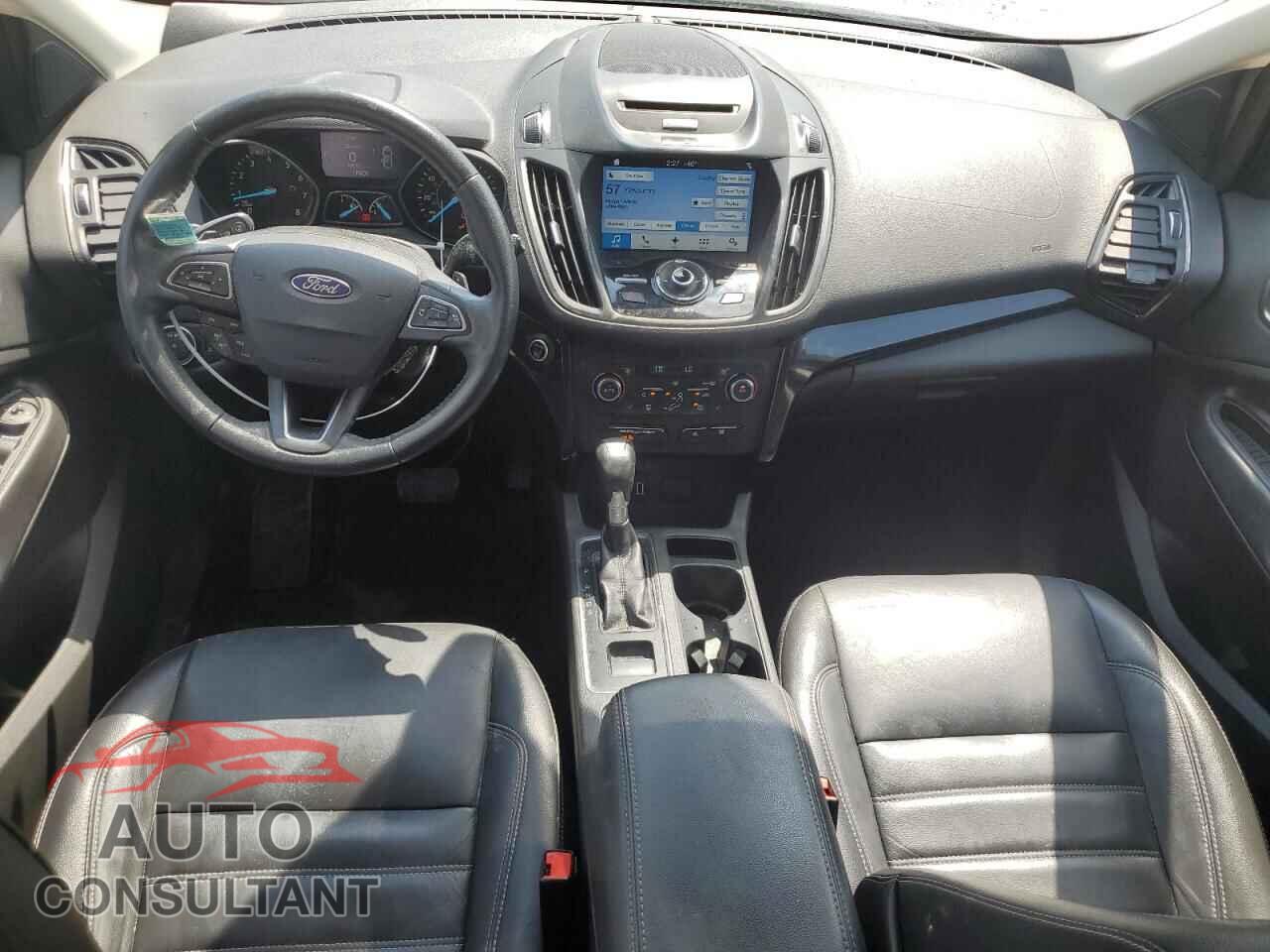 FORD ESCAPE 2017 - 1FMCU9J96HUC78873