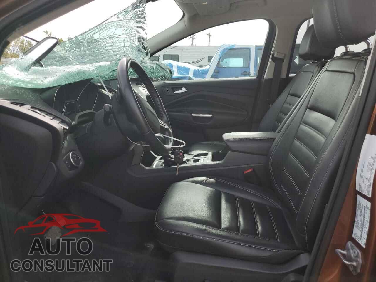FORD ESCAPE 2017 - 1FMCU9G92HUB83475