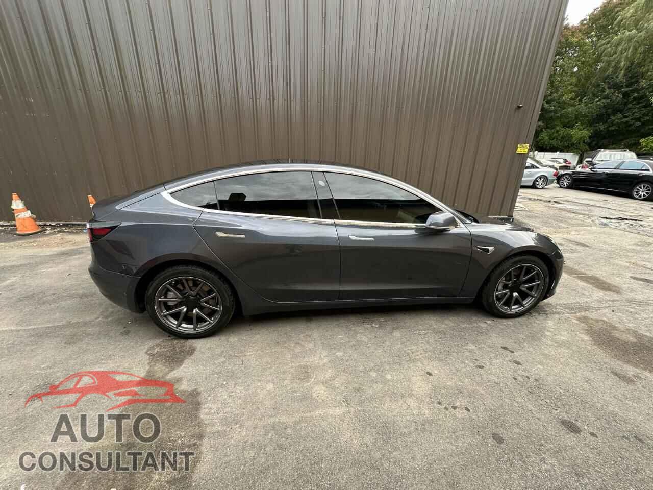 TESLA MODEL 3 2018 - 5YJ3E1EB3JF129836