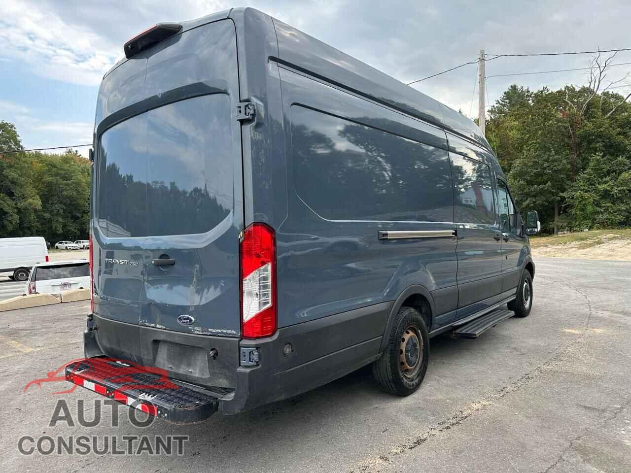 FORD TRANSIT 2019 - 1FTYR3XM1KKB33568
