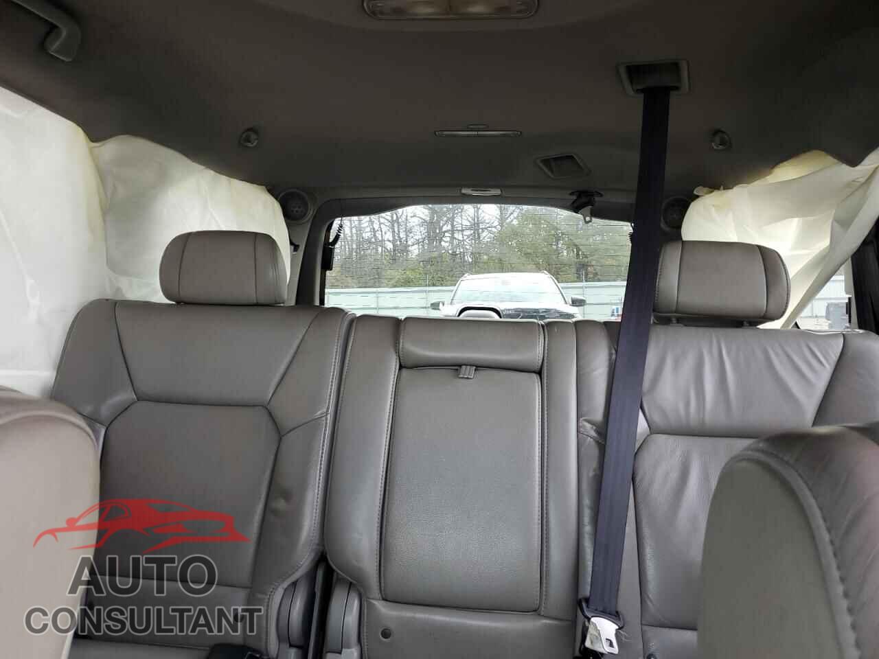 HONDA PILOT 2011 - 5FNYF4H9XBB106021
