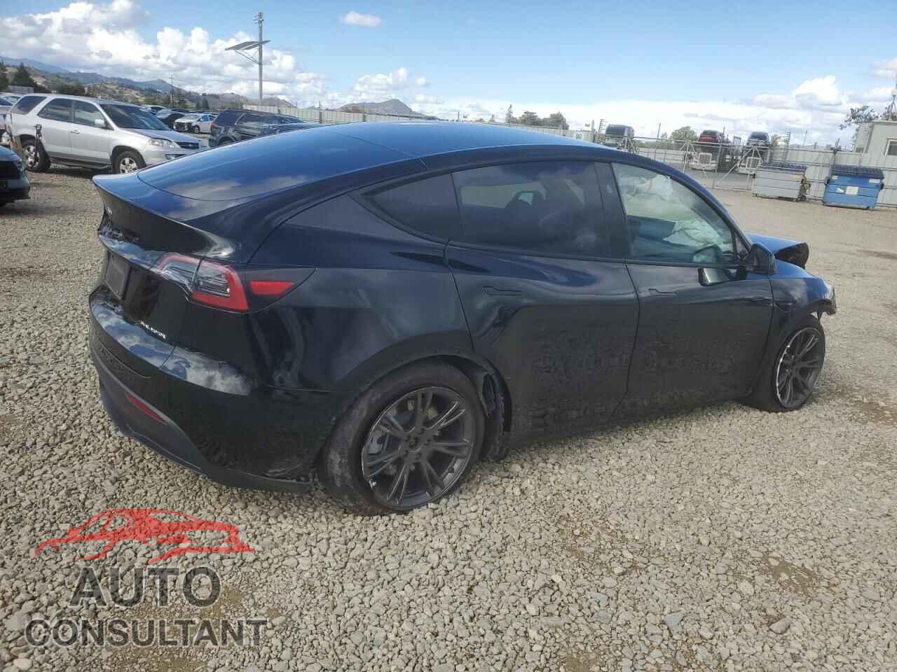 TESLA MODEL Y 2025 - 7SAYGAEE9SF307957