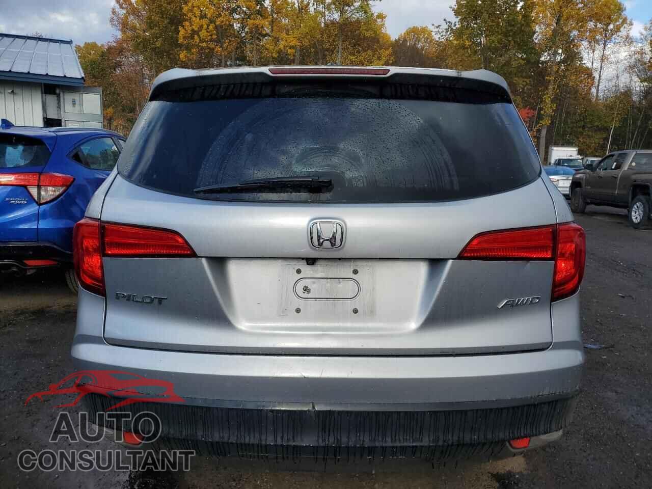 HONDA PILOT 2017 - 5FNYF6H59HB008602