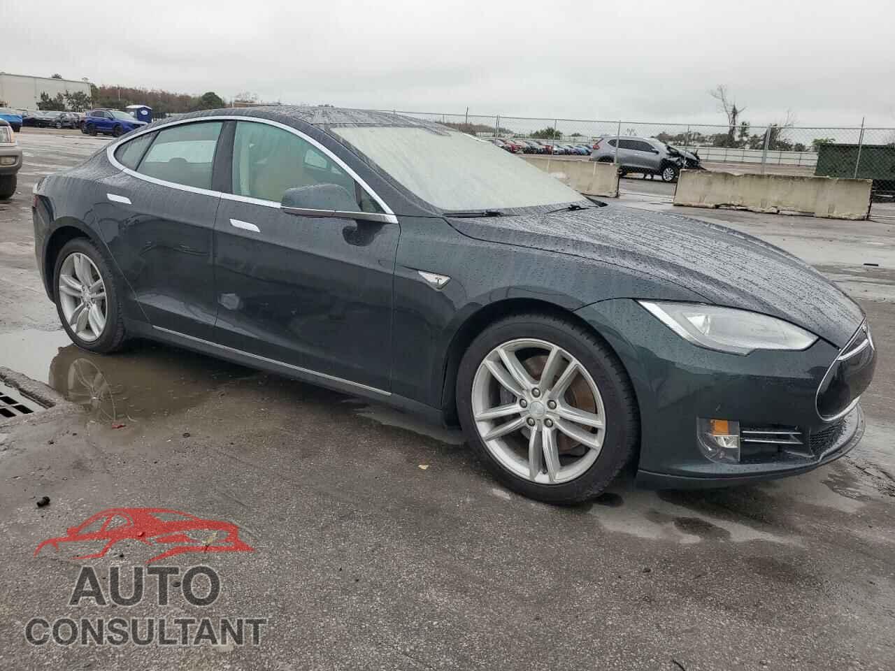 TESLA MODEL S 2013 - 5YJSA1DN6DFP21044