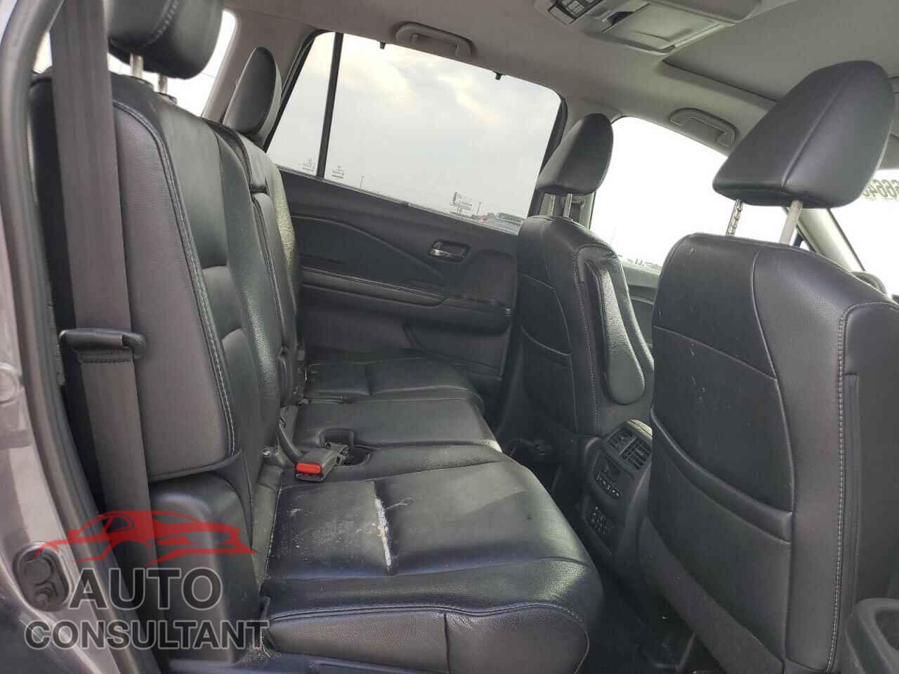HONDA PILOT 2017 - 5FNYF5H92HB008843