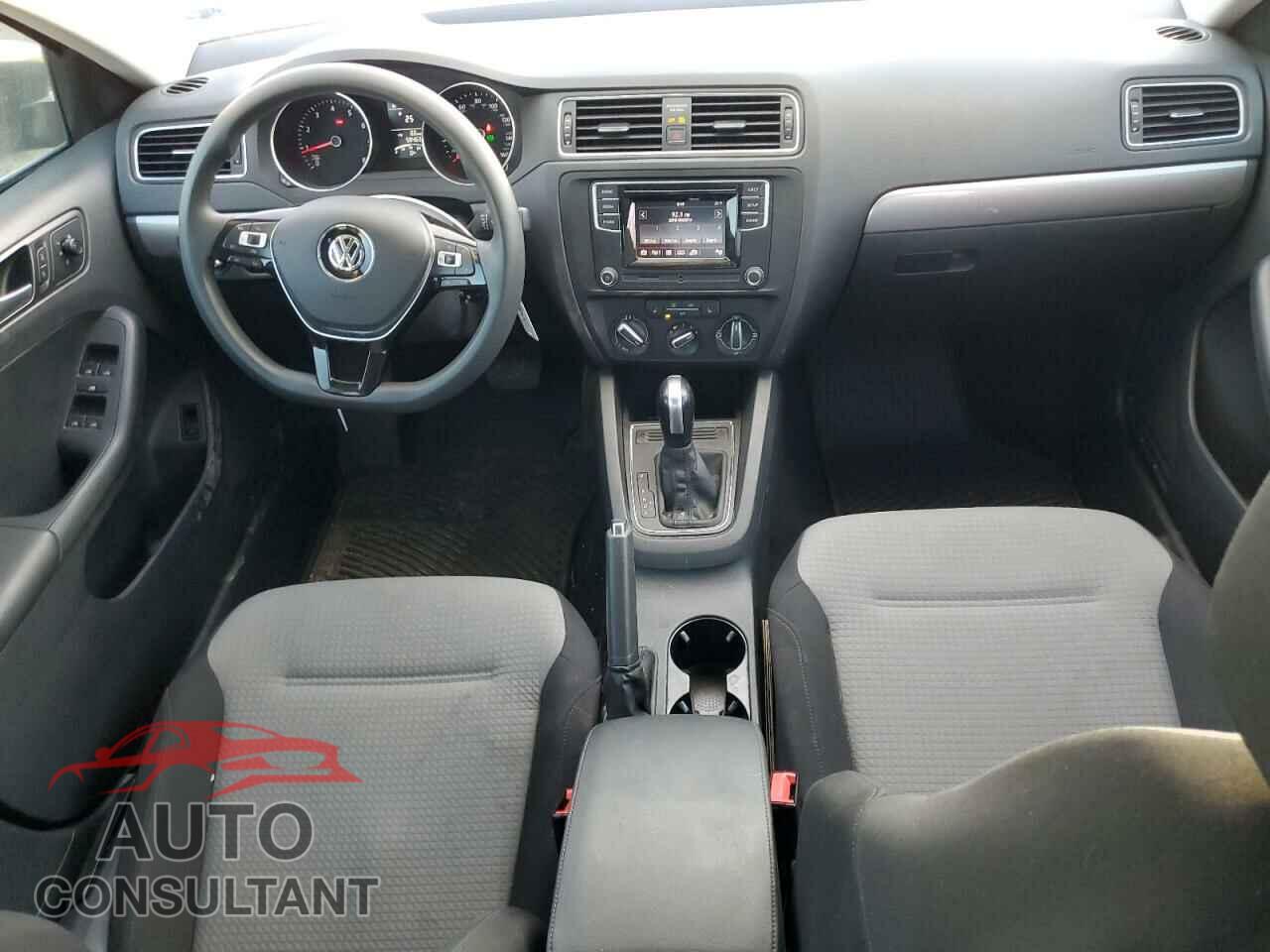 VOLKSWAGEN JETTA 2017 - 3VW2B7AJ7HM320053