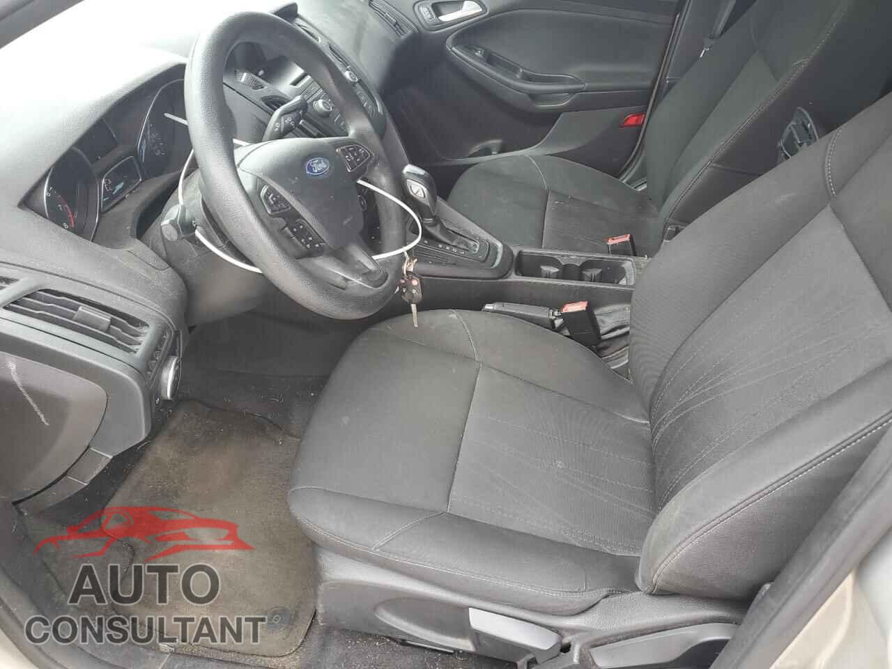FORD FOCUS 2015 - 1FADP3F20FL381286