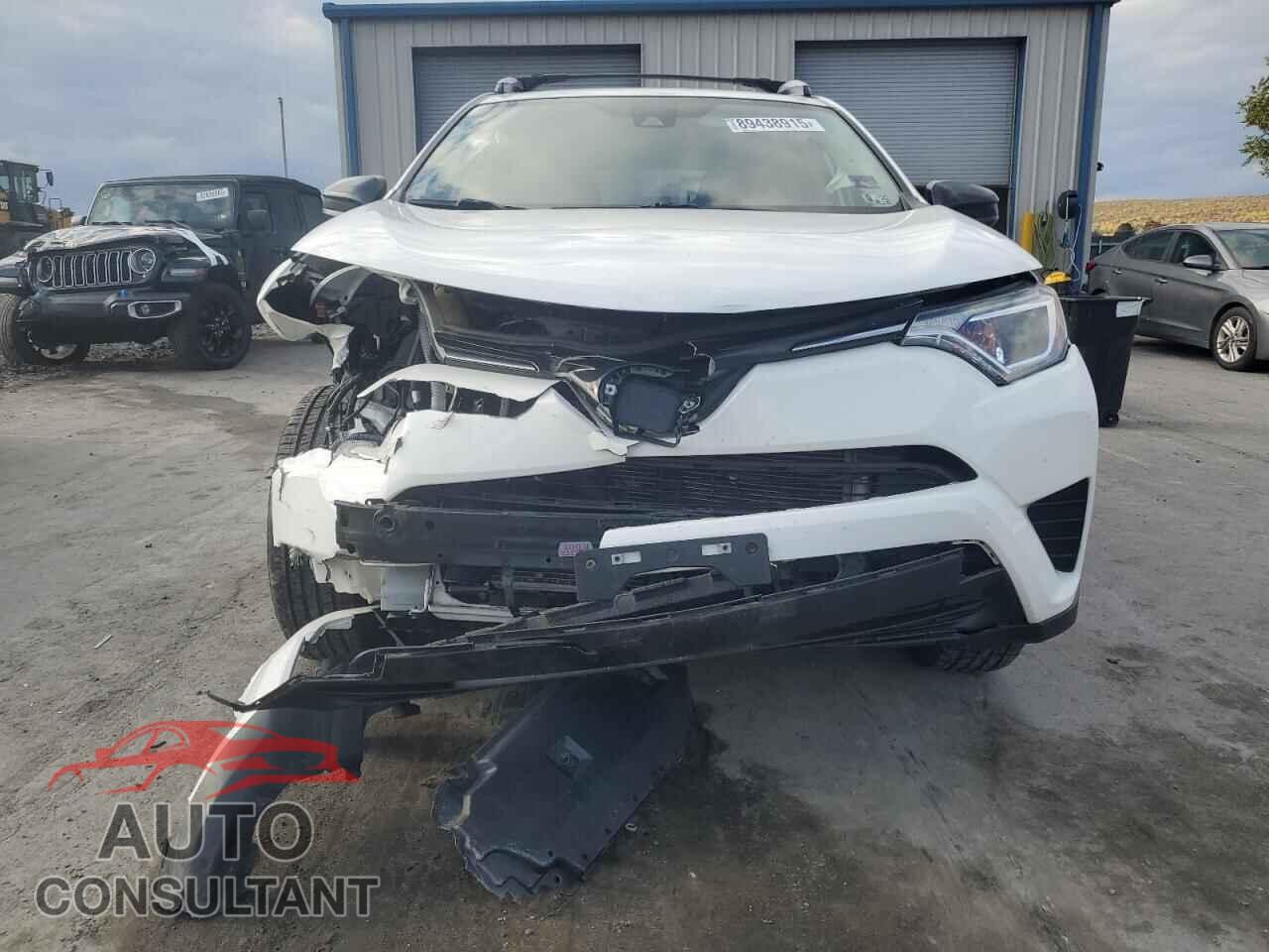 TOYOTA RAV4 2017 - JTMBFREV8HJ127228