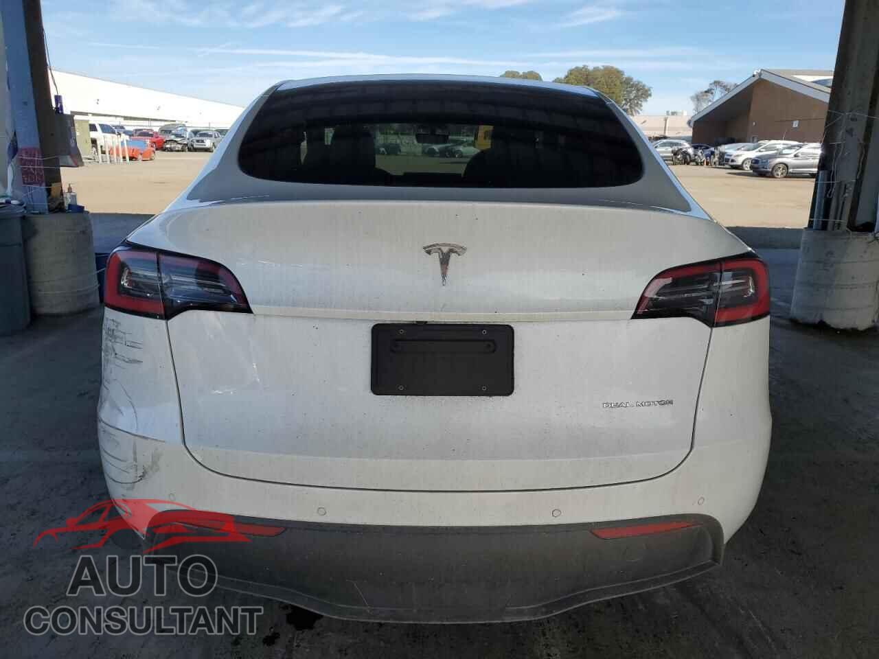 TESLA MODEL Y 2021 - 5YJYGDEEXMF137920