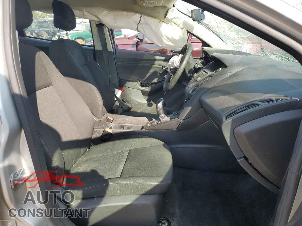 FORD FOCUS 2017 - 1FADP3E28HL336441