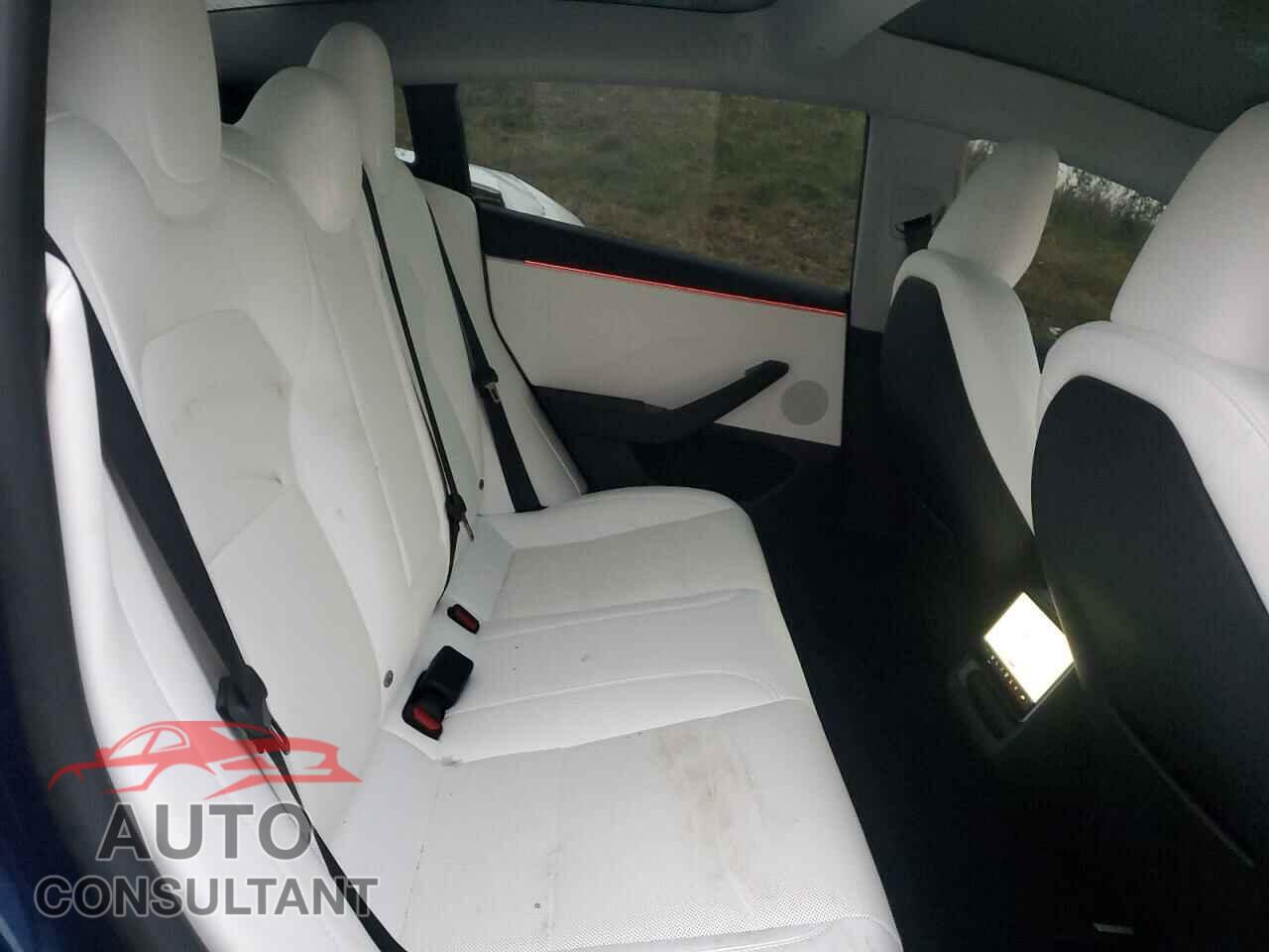 TESLA MODEL 3 2024 - 5YJ3E1EA6RF836528