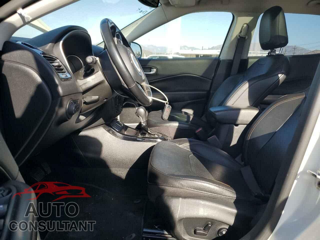 JEEP COMPASS 2020 - 3C4NJCCB2LT141015