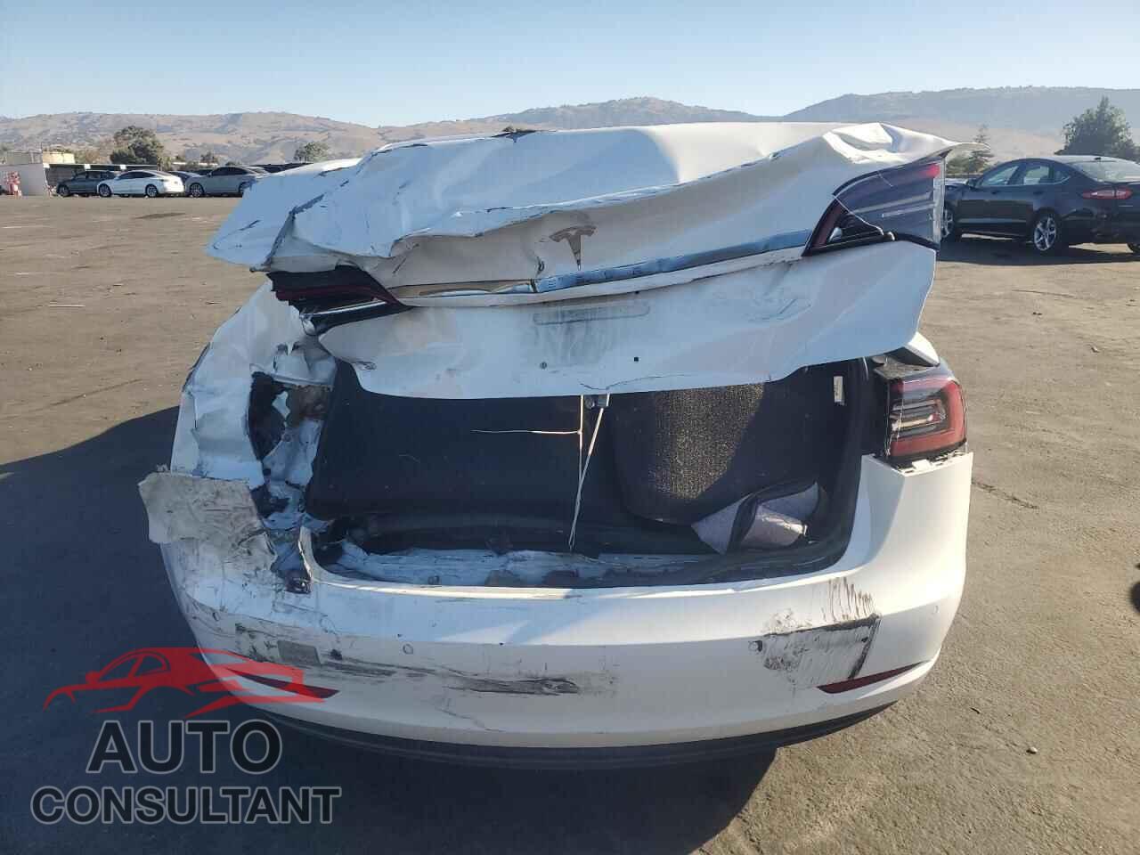 TESLA MODEL 3 2018 - 5YJ3E1EA0JF053855