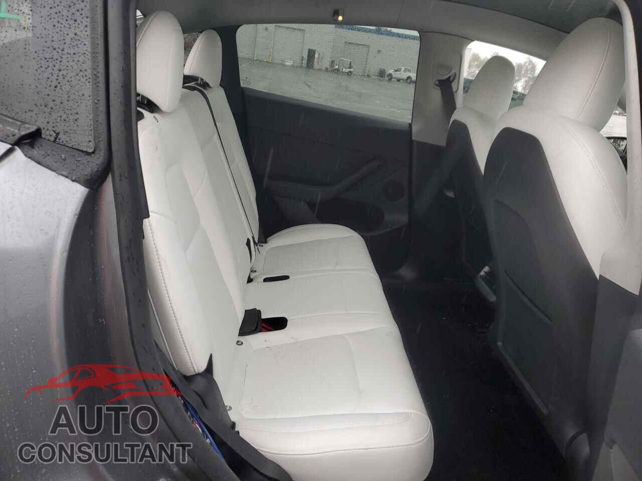 TESLA MODEL Y 2024 - 7SAYGDEE5RF195508