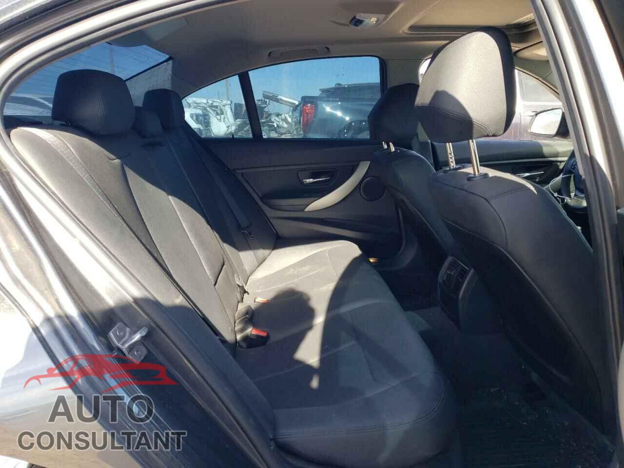 BMW 3 SERIES 2016 - WBA8E1G50GNU10397