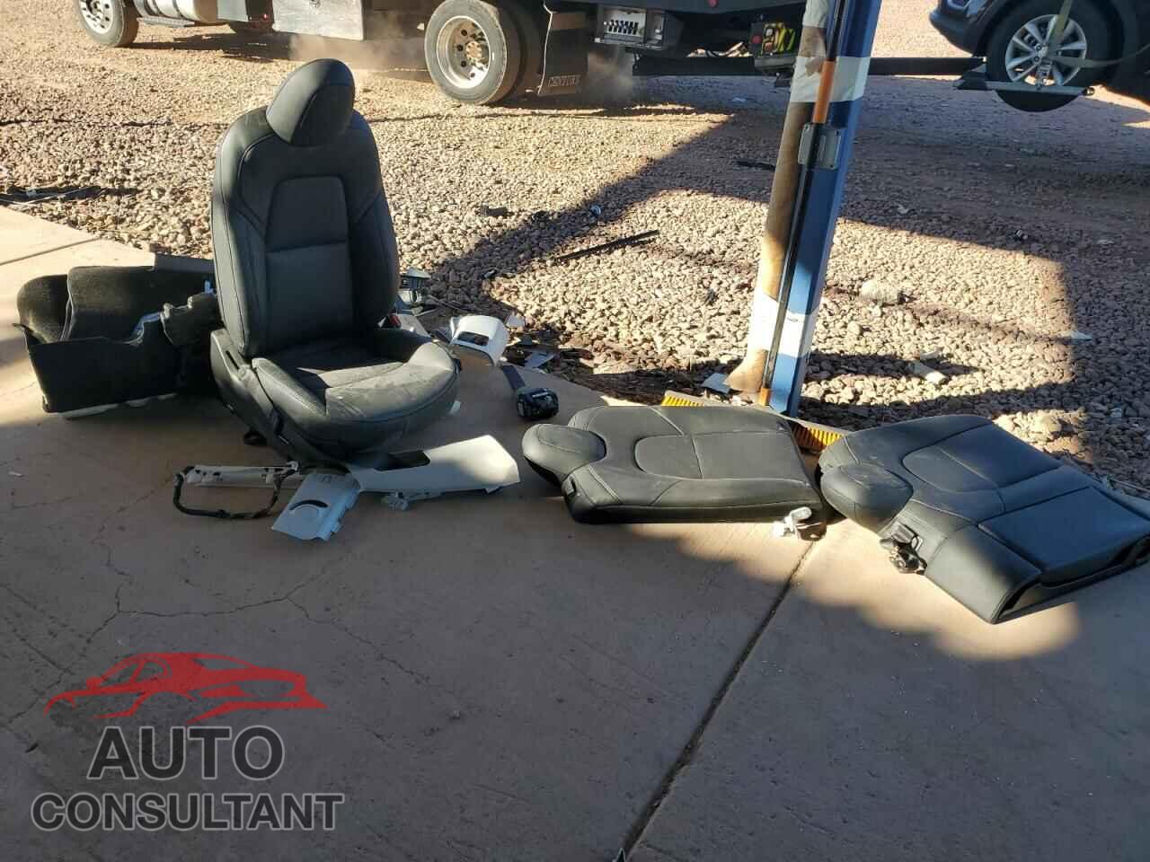 TESLA MODEL 3 2023 - 5YJ3E1EA3PF647543