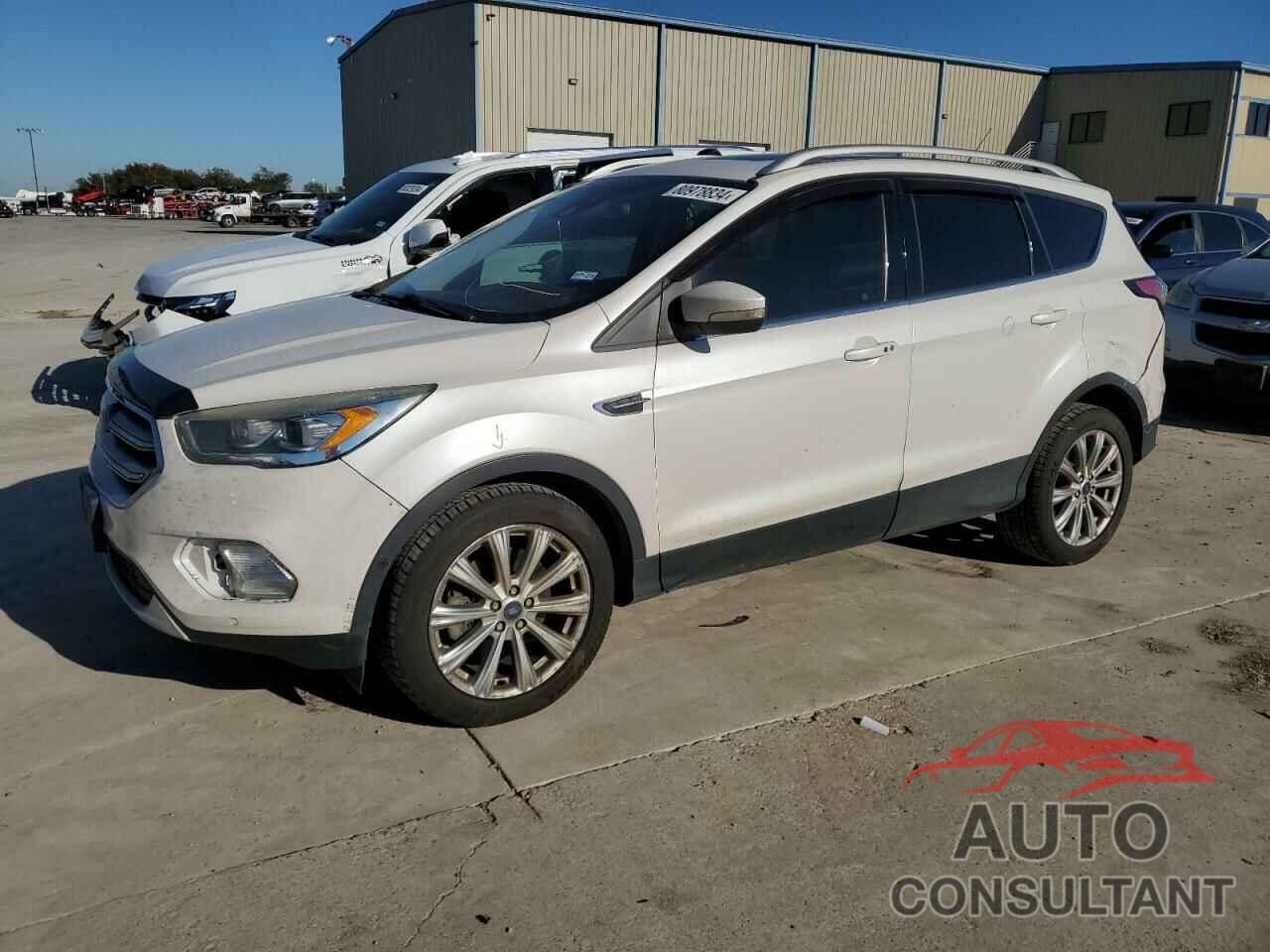 FORD ESCAPE 2017 - 1FMCU0J90HUE07153