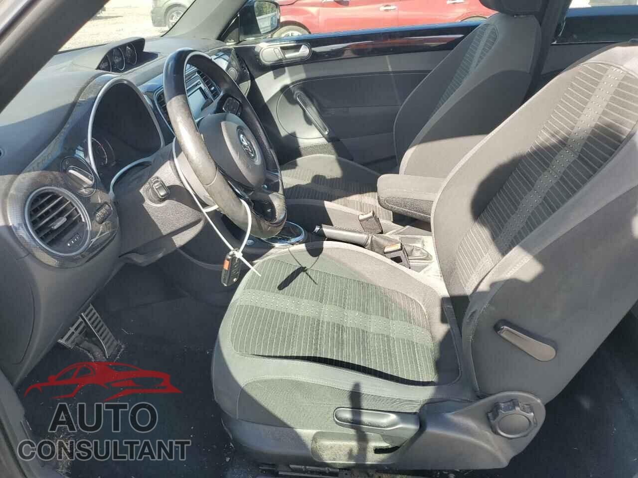 VOLKSWAGEN BEETLE 2013 - 3VWVS7AT4DM689770