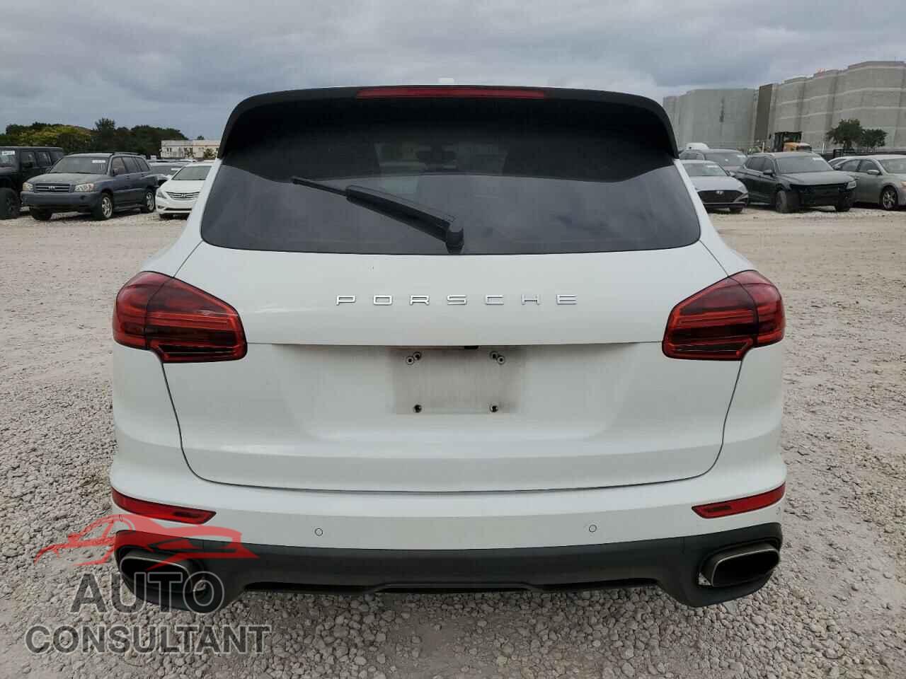 PORSCHE CAYENNE 2016 - WP1AA2A24GLA01737