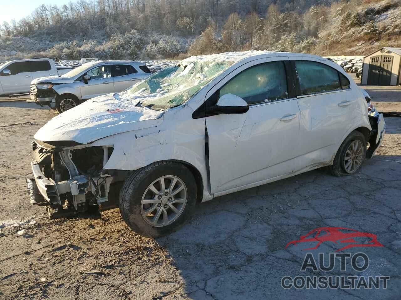 CHEVROLET SONIC 2018 - 1G1JD5SH6J4109025