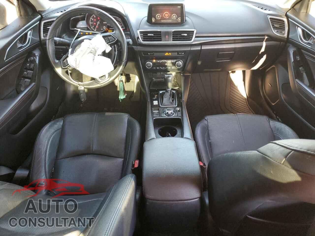 MAZDA 3 2018 - 3MZBN1W38JM271675