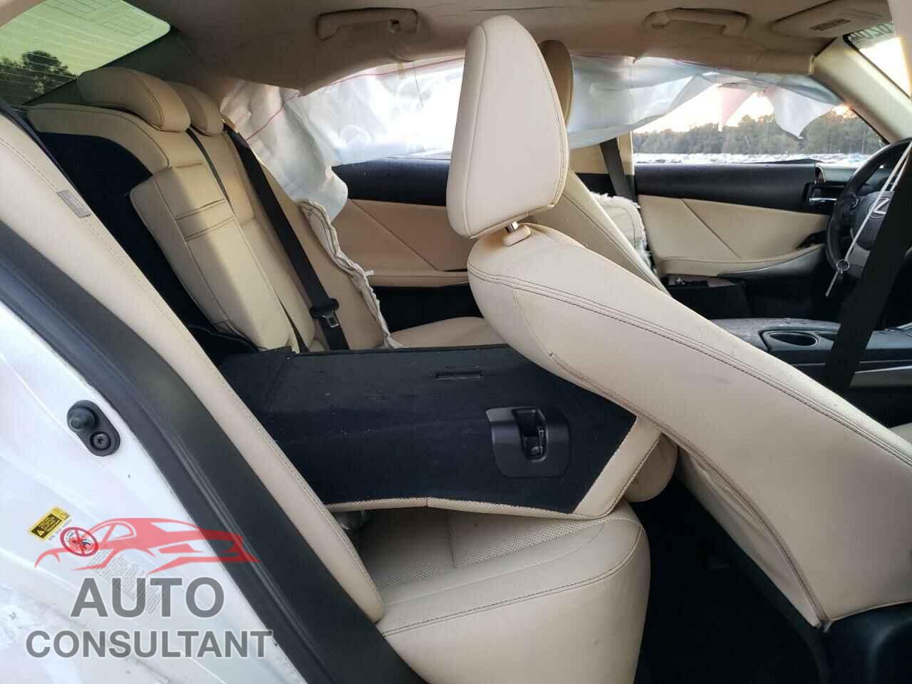 LEXUS IS 2014 - JTHBF1D21E5018654