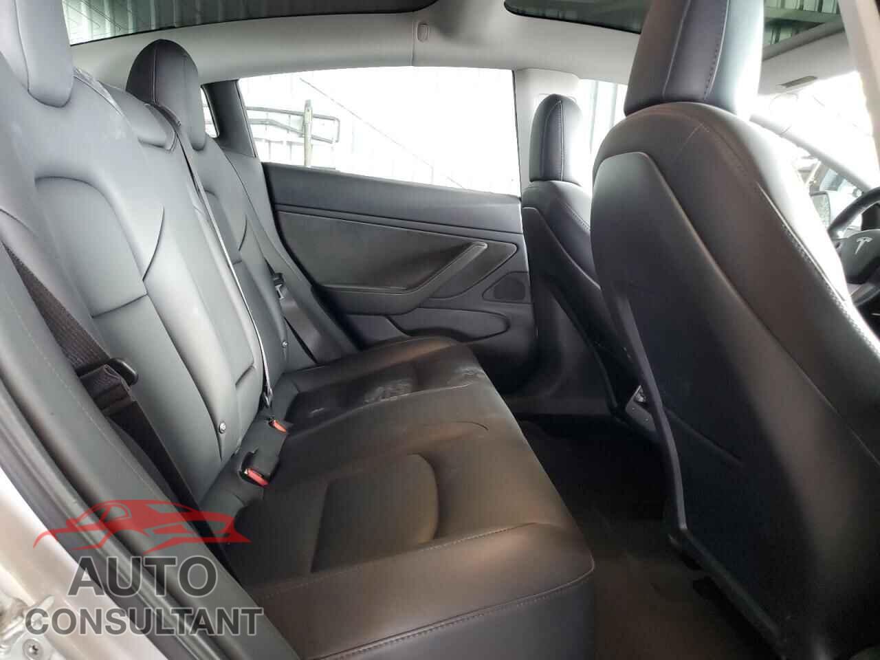 TESLA MODEL 3 2018 - 5YJ3E1EA4JF043975