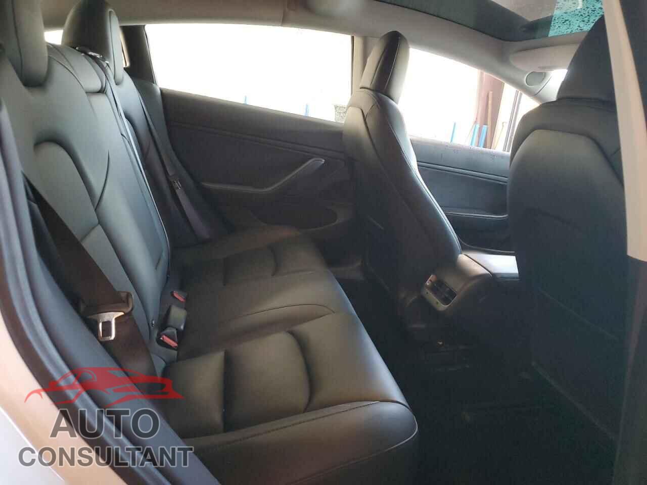 TESLA MODEL 3 2018 - 5YJ3E1EB0JF121998
