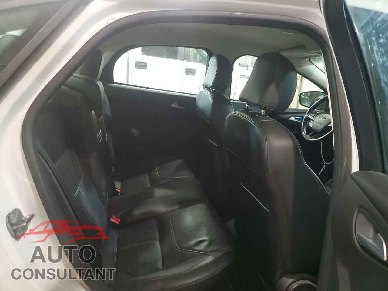 FORD FOCUS 2015 - 1FADP3F29FL254598