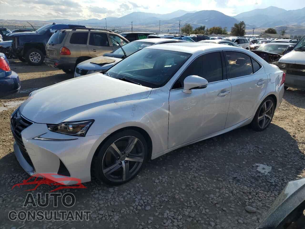 LEXUS IS 2018 - JTHC81D21J5028237