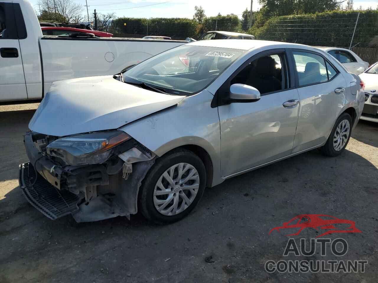 TOYOTA COROLLA 2018 - 5YFBURHE2JP819388