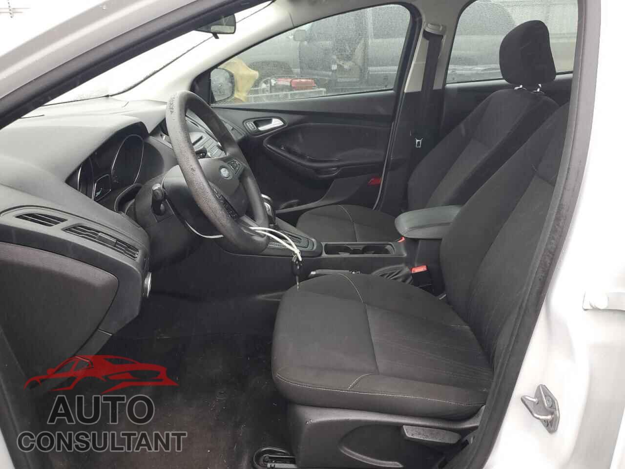 FORD FOCUS 2015 - 1FADP3F28FL214870